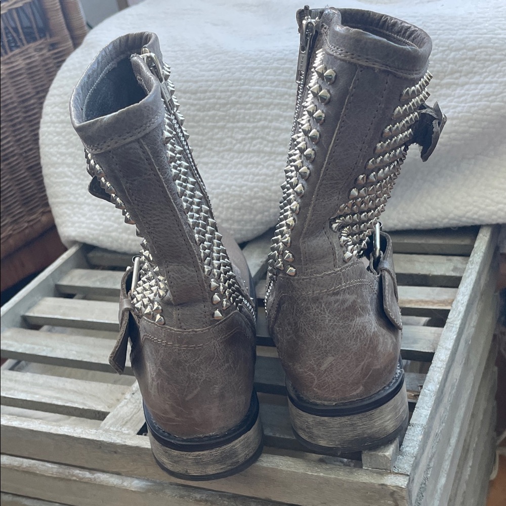 Steve Madden Studded Taupe Gray Leather Monica Moto Ankle Boots Size 9.5 - Picture 7 of 8